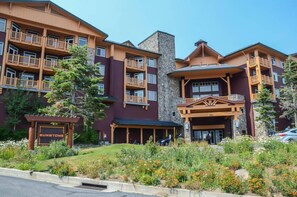 Exterior - Sunstone #131 - Shared Pool, Hot Tub & BBQ (Mammoth Lakes)