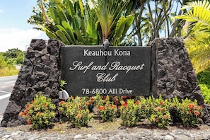 Property grounds - Surf & Racquet Club #24 New Beds, New You! (Kailua-Kona)