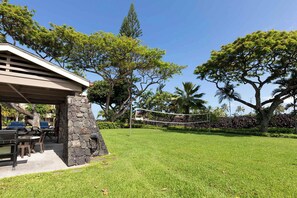 Property grounds - Surf & Racquet Club #24 New Beds, New You! (Kailua-Kona)