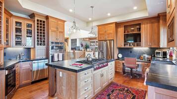 House, Multiple Beds, Patio, Mountain View (Lakeview Mountain Chalet) | Private kitchen | Fridge, microwave, oven, stovetop