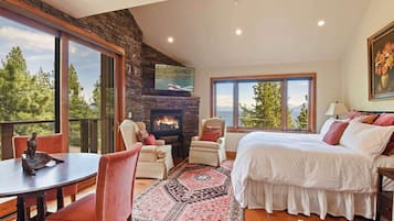 House, Multiple Beds, Patio, Mountain View (Lakeview Mountain Chalet) | 5 bedrooms, individually decorated, individually furnished, desk