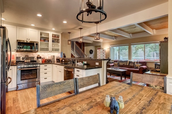 House, Multiple Beds, Fireplace, Mountain View (Serenity Woods) | Private kitchen | Fridge, microwave, oven, stovetop