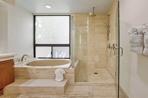 Villa, Mehrere Betten, Veranda, Blick auf den Golfplatz (Shores 19 - 2 Ensuite & Loft) | Badezimmer | Komfortbadewanne, Haartrockner, Handtücher