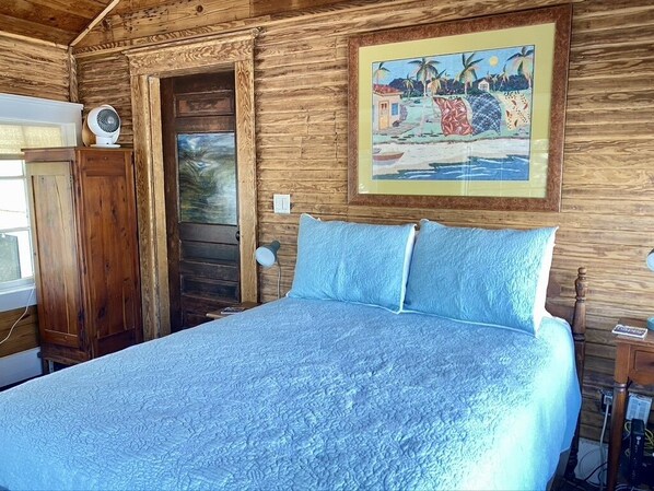 2 bedrooms, desk, iron/ironing board, WiFi