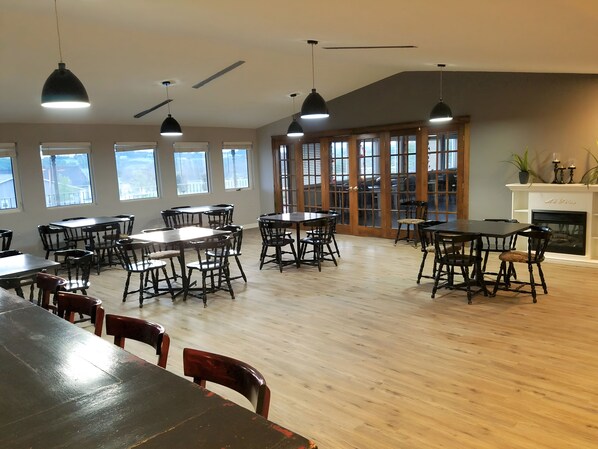 供應早餐、午餐和晚餐，阿富汗料理，花園景觀