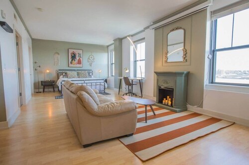 Designer Downtown Condo Suite - Splendid View