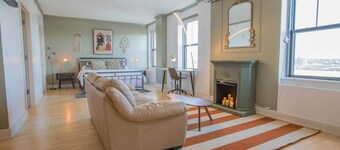 Designer Downtown Condo Suite - Splendid View