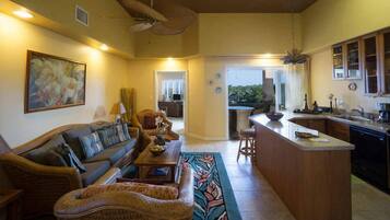 House, 1 King Bed, Hot Tub, Ocean View | Living room | TV