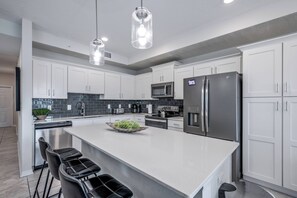 Micro-ondes, four, plaque de cuisson, lave-vaisselle