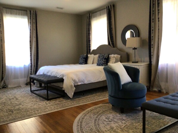 12 bedrooms, in-room safe, desk, iron/ironing board