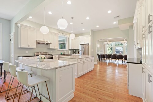 1897 MANSION 30 min to NYC Sleeps up to 26 with 12 bedrooms and 7 and 1/2 baths 