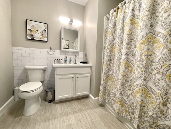 Bathroom - Spring Suite 15 (Newark)