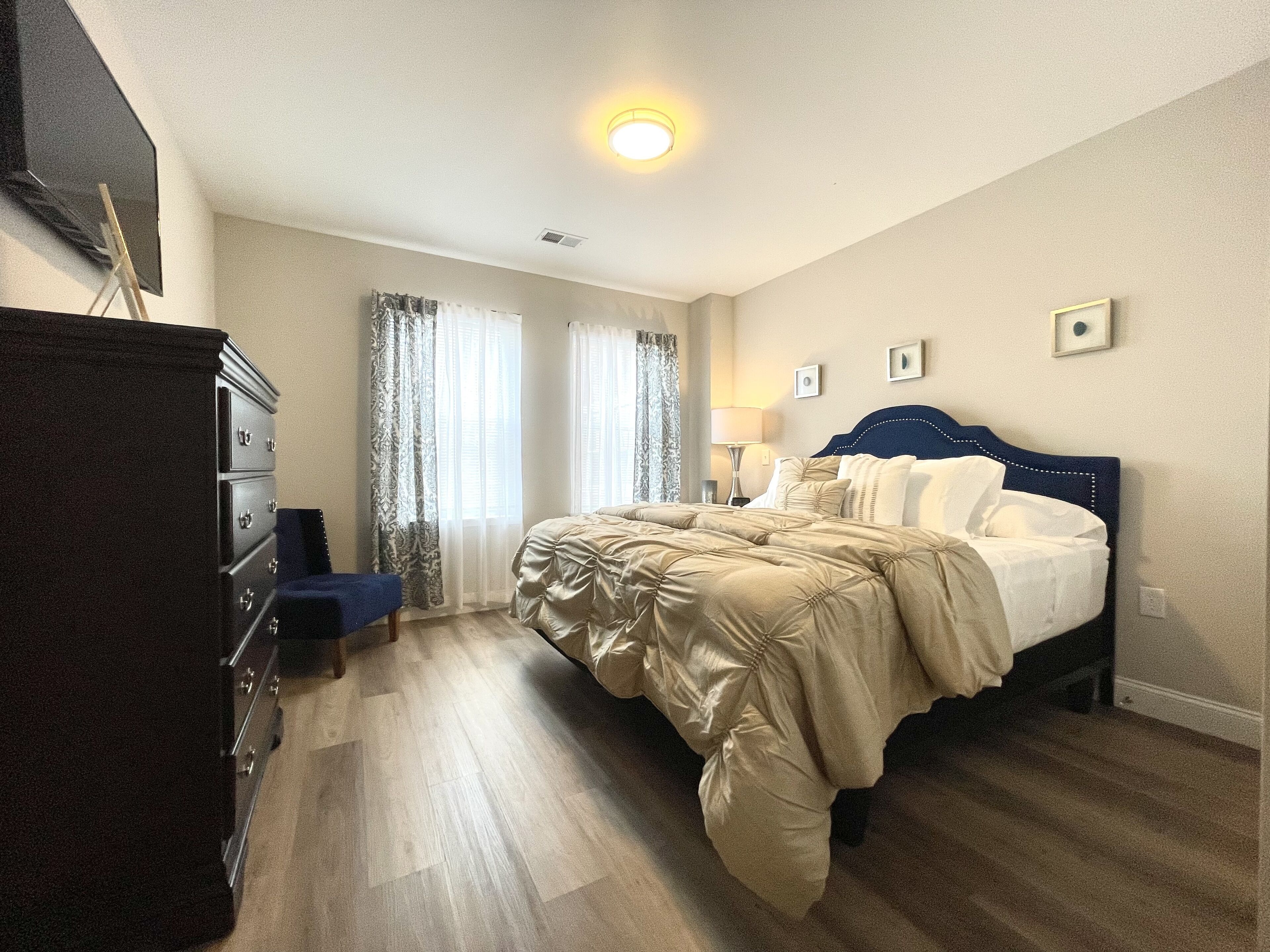 1 habitación, tabla de planchar con plancha, wifi y ropa de cama 