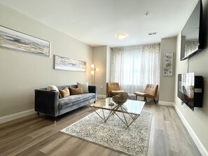 Living area - Spring Suite 15 (Newark)