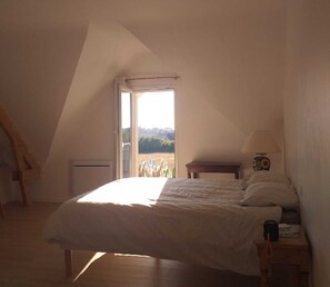 3 chambres, fer et planche à repasser, Wi-Fi gratuit, draps fournis