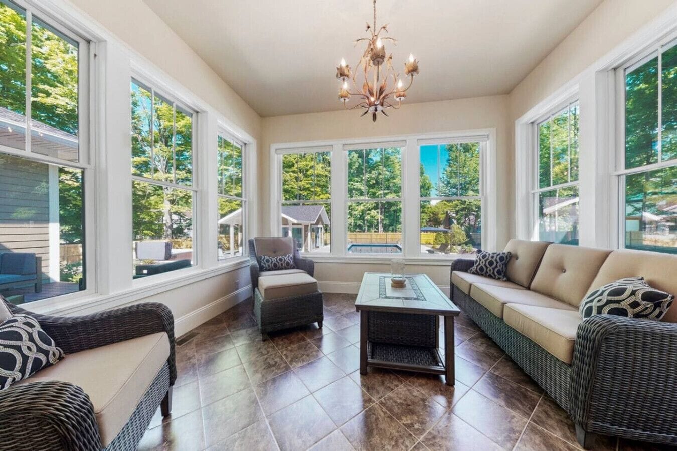 Smart TV, fireplace, DVD player, table tennis