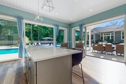 Premier Estate-8 Bedrooms+Pool House, Pool, Hot Tub, Movie Theater, 3 Game Rooms