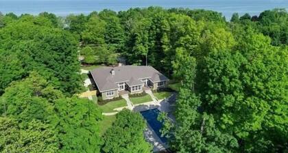 NEW Luxury Home-Heated Pool, Hot Tub, Pool House, Movie Theater & 3 Game Rooms!