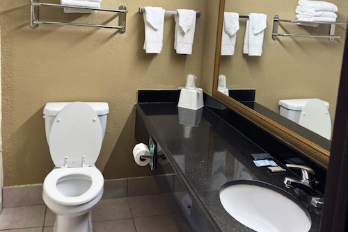 Broadway Inn & Suites OKC