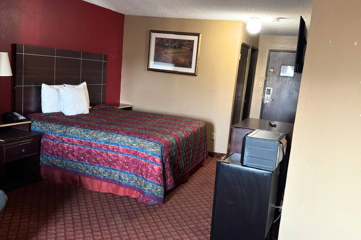1 bedroom, premium bedding, down duvets, desk