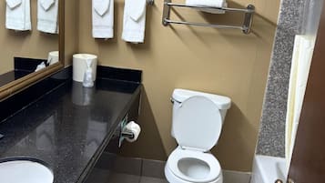 Standard Room, 2 Double Beds, Non Smoking | Bathroom | Bathtub, towels, soap, shampoo