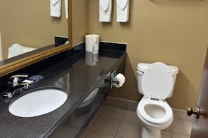 Tina, toallas, jabón, shampoo 