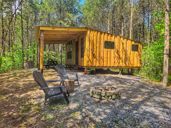 Terrace/patio - GlampVentures "Cedar Suncatcher" @river/lake near Smoky Mtns (Newport)