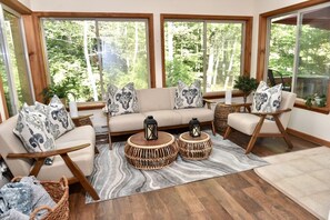Interior - New: Poconos Spacious Paradise in The Hideout (Lake Ariel)