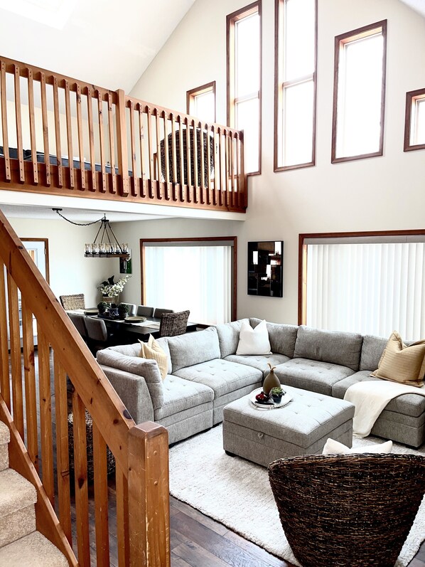 TV, fireplace, table tennis - New: Poconos Spacious Paradise in The Hideout (Lake Ariel)