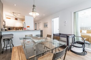 Dining - Lake and Mountain Views: 2 Bed 2 Bath (Mont-Tremblant)