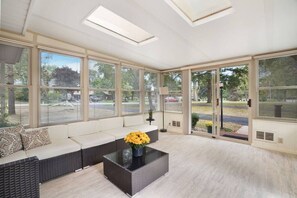 Interior - Riverside Retreat-Hot tub, Kayaks, firepit (Rochester)