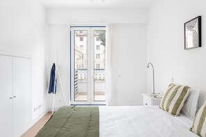 2 habitaciones, tabla de planchar con plancha, wifi y ropa de cama 
