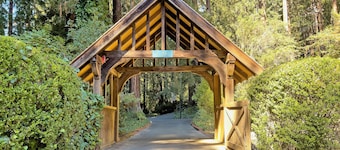 Jan - Mar Special 829 per night Historic Riverfront Estate 5 / 5.5 + Hot Tub