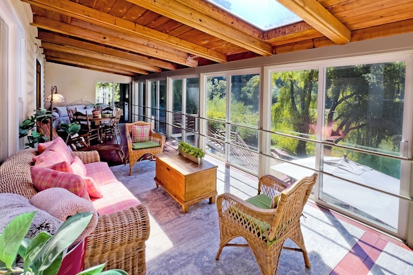 Smart-TV, peis, DVD-spiller og fotballspill