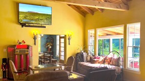 Smart-TV, peis, DVD-spiller og fotballspill