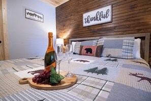 2 bedrooms, iron/ironing board, travel cot, free WiFi