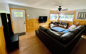 Smart TV, DVD player, books, video library - Family‑Friendly Bungalow & Bunk House • Sleeps 10 • Steps from Priest Lake (Nordman)
