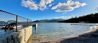 Bungalow & Bunk House, Sleeps 10, Close to Lake