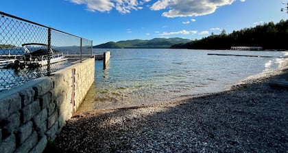 Bungalow & Bunk House, Sleeps 10, Close to Lake
