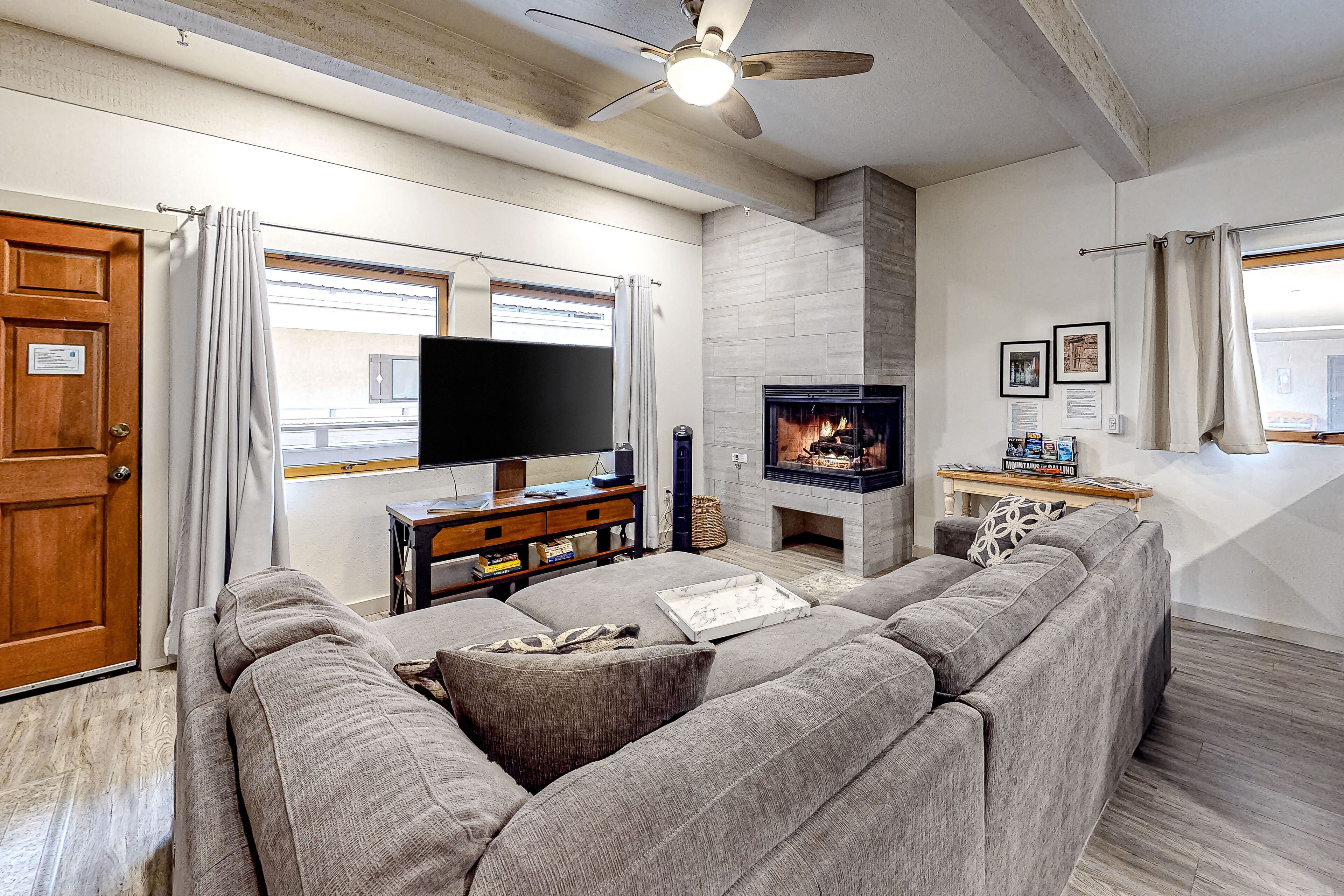 Stylish Escape Near Skiing, Shopping & Dining W/ Free WiFi & Shared Pool/Hot Tub