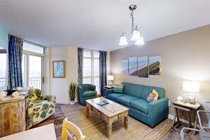 TV, DVD player, video library - Stylish oceanfront getaway with amazing views, pools, lazy river & hot tub (North Myrtle Beach)