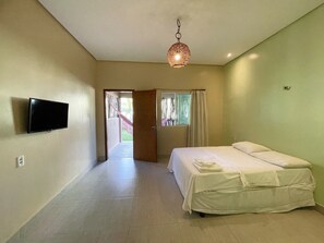 5 bedrooms, iron/ironing board, free WiFi, bed sheets