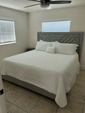 4 habitaciones, escritorio, tabla de planchar con plancha y wifi gratis 