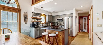 Dog-friendly townhome near Mount Snow with pool table & W/D - free ski shuttle