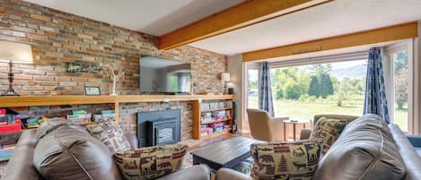 Televisie en een open haard