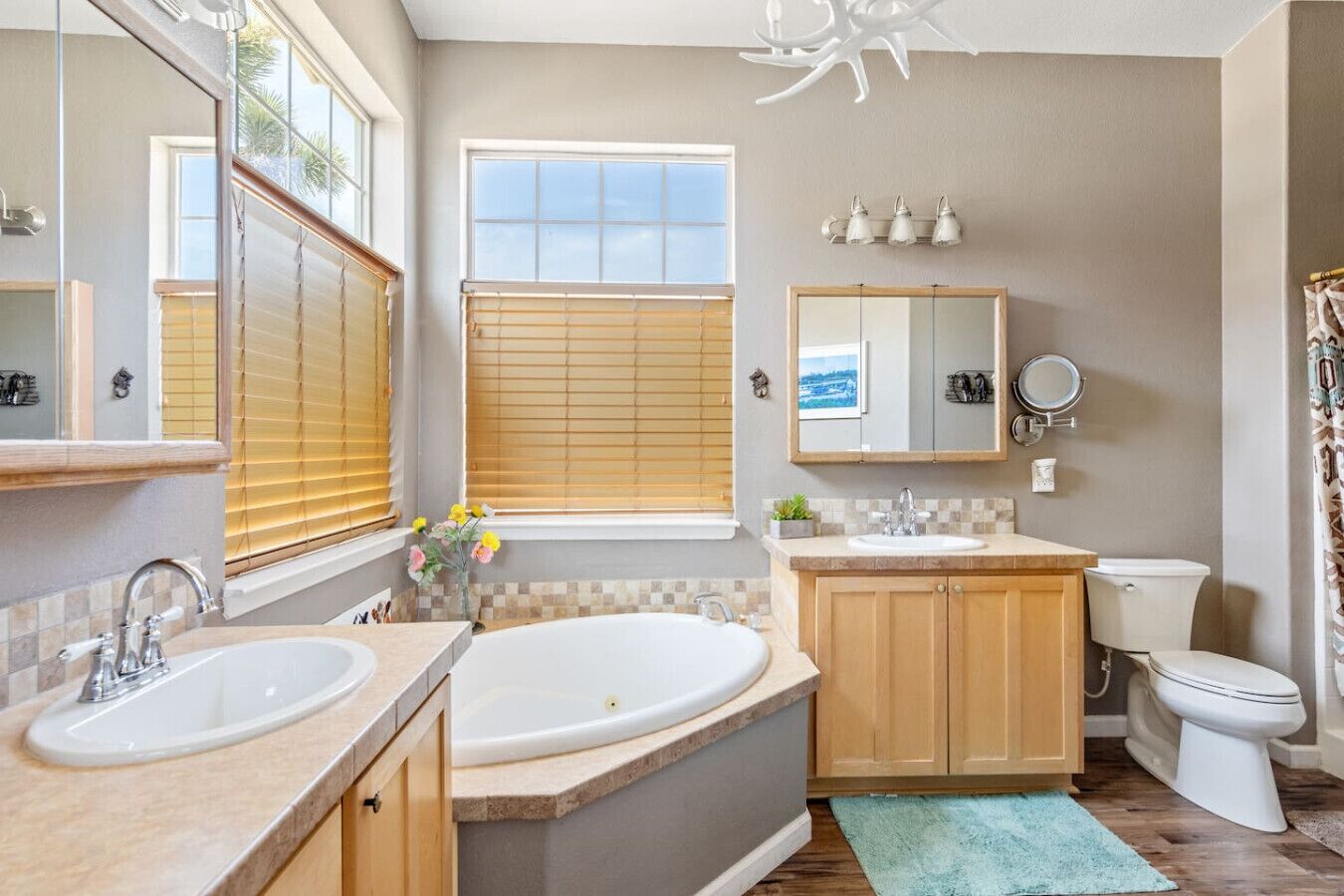 Combined shower/bathtub, hair dryer, towels, soap