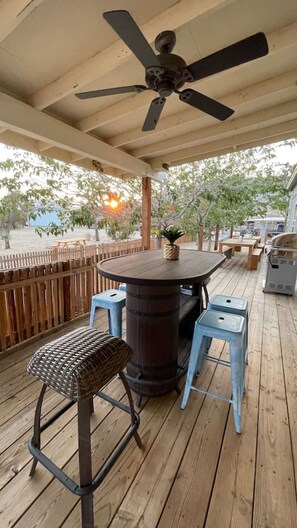 Outdoor dining - Private Ranch Retreat with Hot Tub (Yucca Valley)