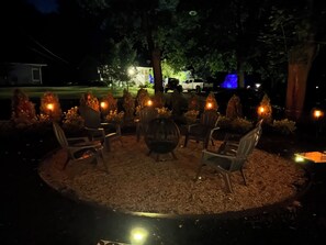 Property grounds - Cozy House perfect to enjoy the lake with Beach & Boat launch 2  minutes drive. (Lake Geneva)