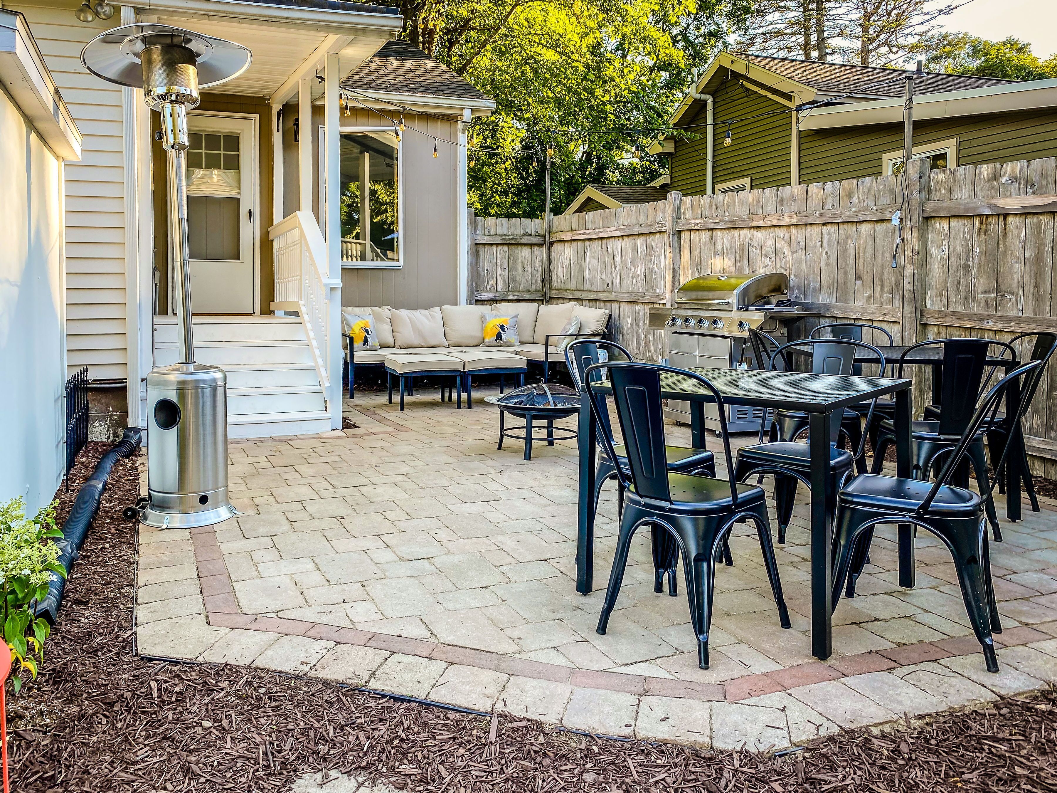 Back Terrasse all fenced.