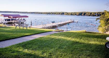 Cozy House perfect to enjoy the lake with Beach & Boat launch 2 minutes drive.